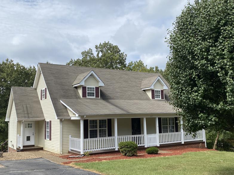 Universal Realty & Auction Scottsville, KY 42164